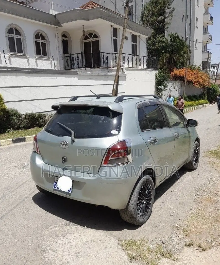 Toyota Yaris 2010 Silver