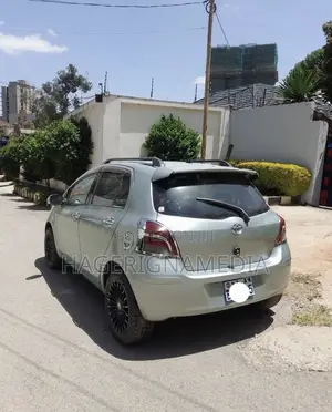 Toyota Yaris 2010 Silver