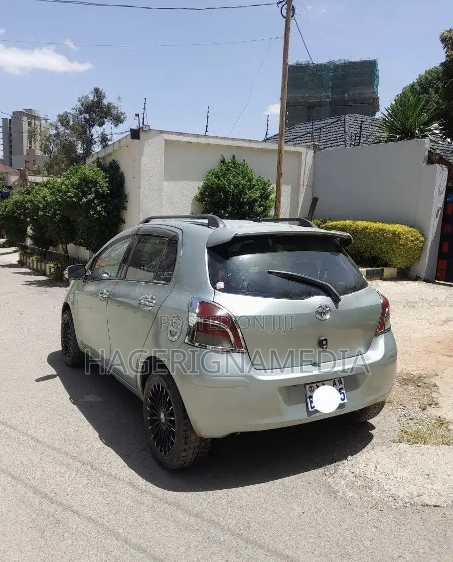 Toyota Yaris 2010 Silver