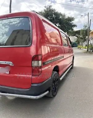 Toyota HiAce 2010 Red