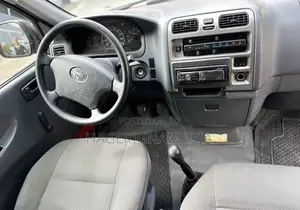Toyota HiAce 2010 Red