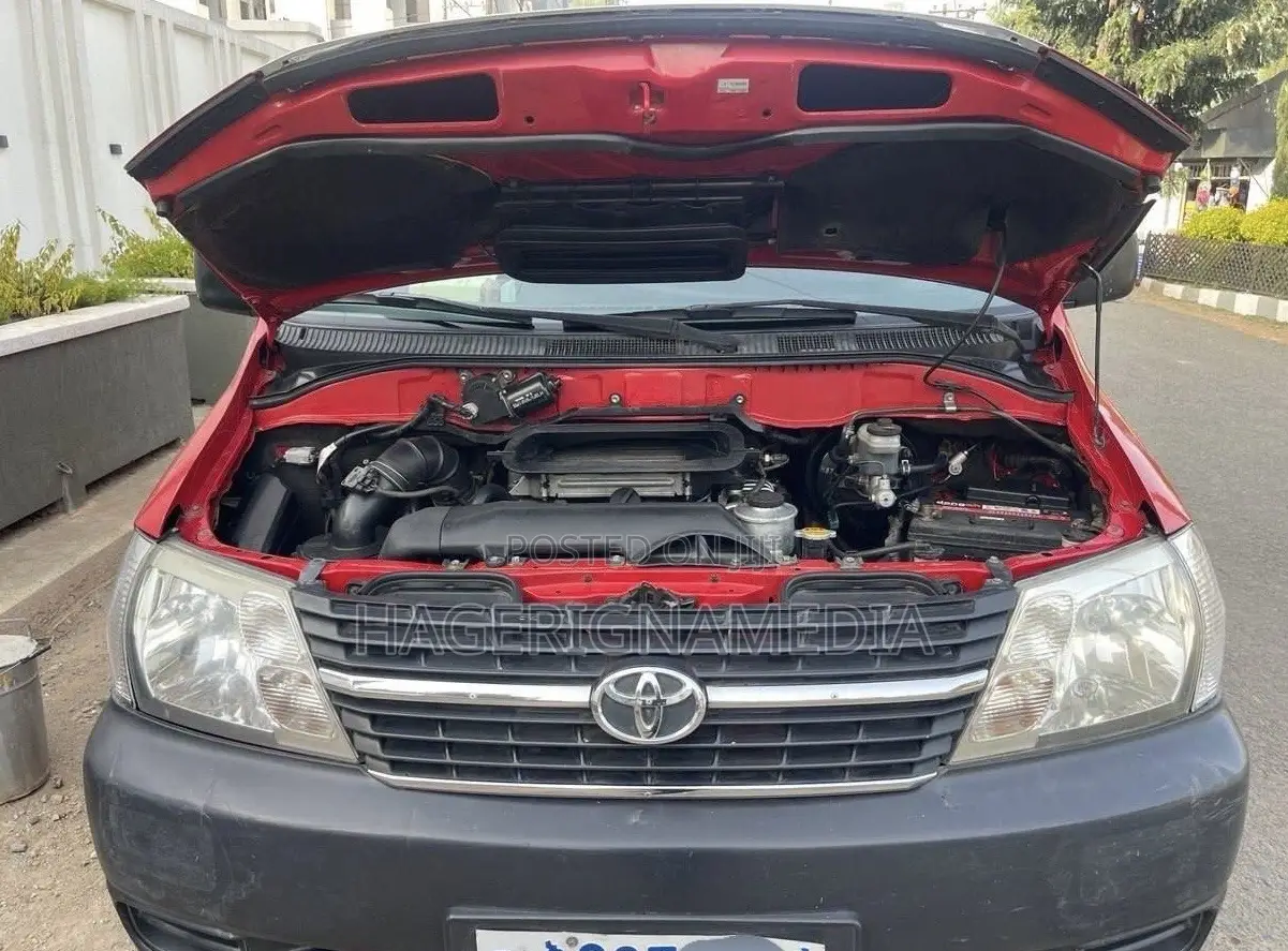 Toyota HiAce 2010 Red