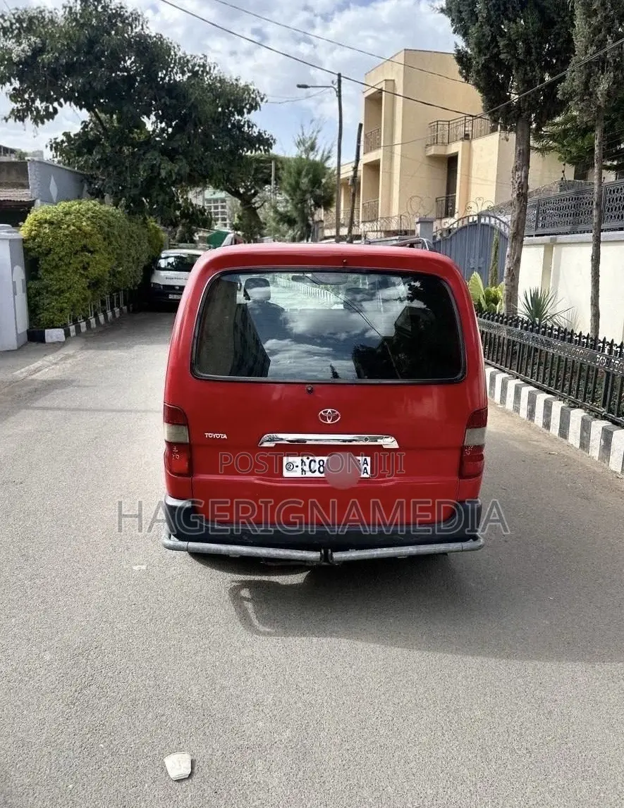 Toyota HiAce 2010 Red
