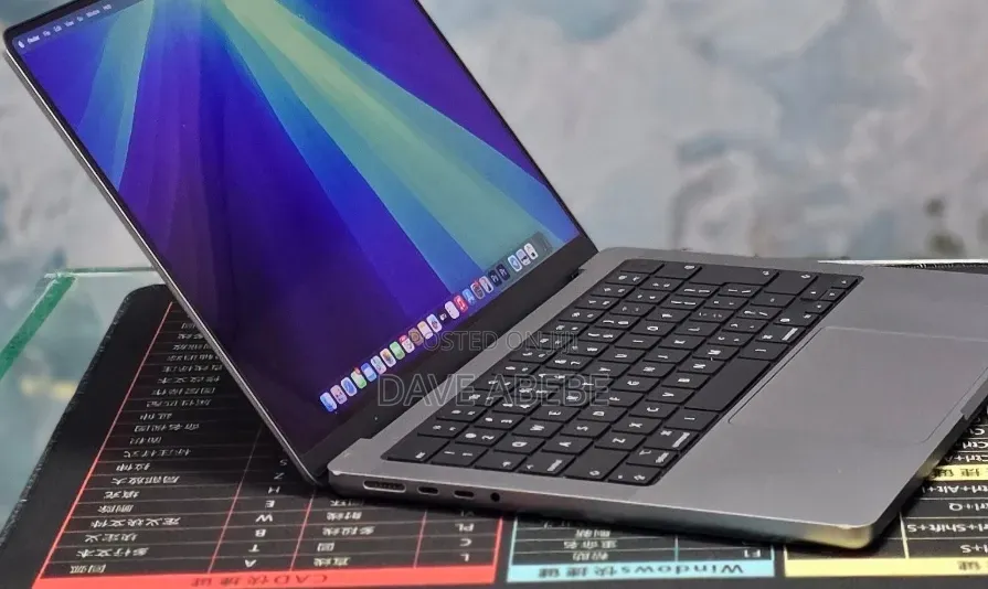New Laptop Apple MacBook Pro 2021 M1 32GB Apple M1 Pro SSD 1T