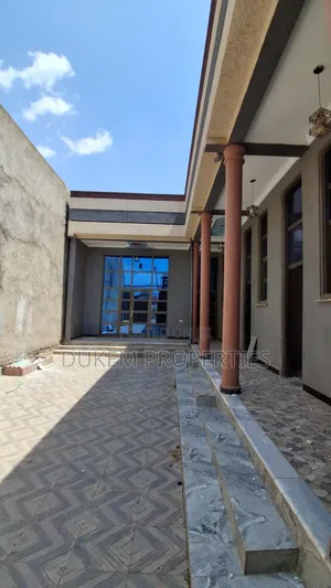 Furnished 5bdrm House in ዱከም ከተማ, East Shewa for sale