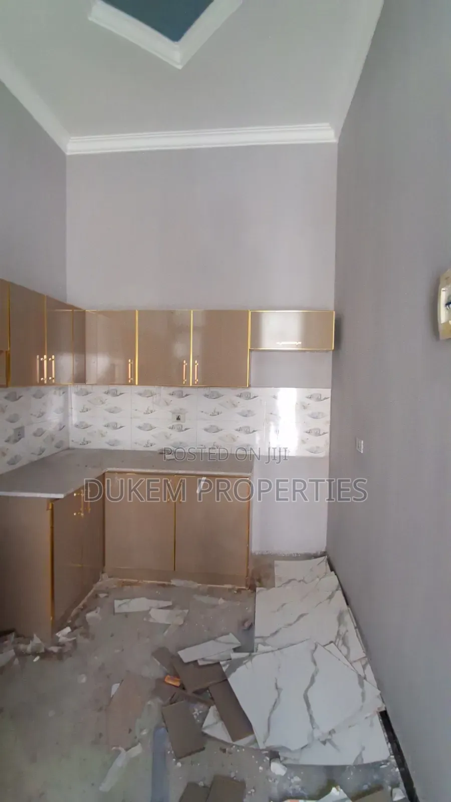 Furnished 5bdrm House in ዱከም ከተማ, East Shewa for sale