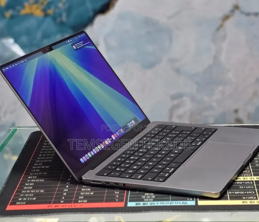 New Laptop Apple MacBook Pro 2020 M1 32GB Apple M1 Pro SSD 1T