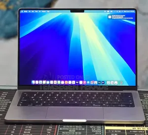 New Laptop Apple MacBook Pro 2020 M1 32GB Apple M1 Pro SSD 1T