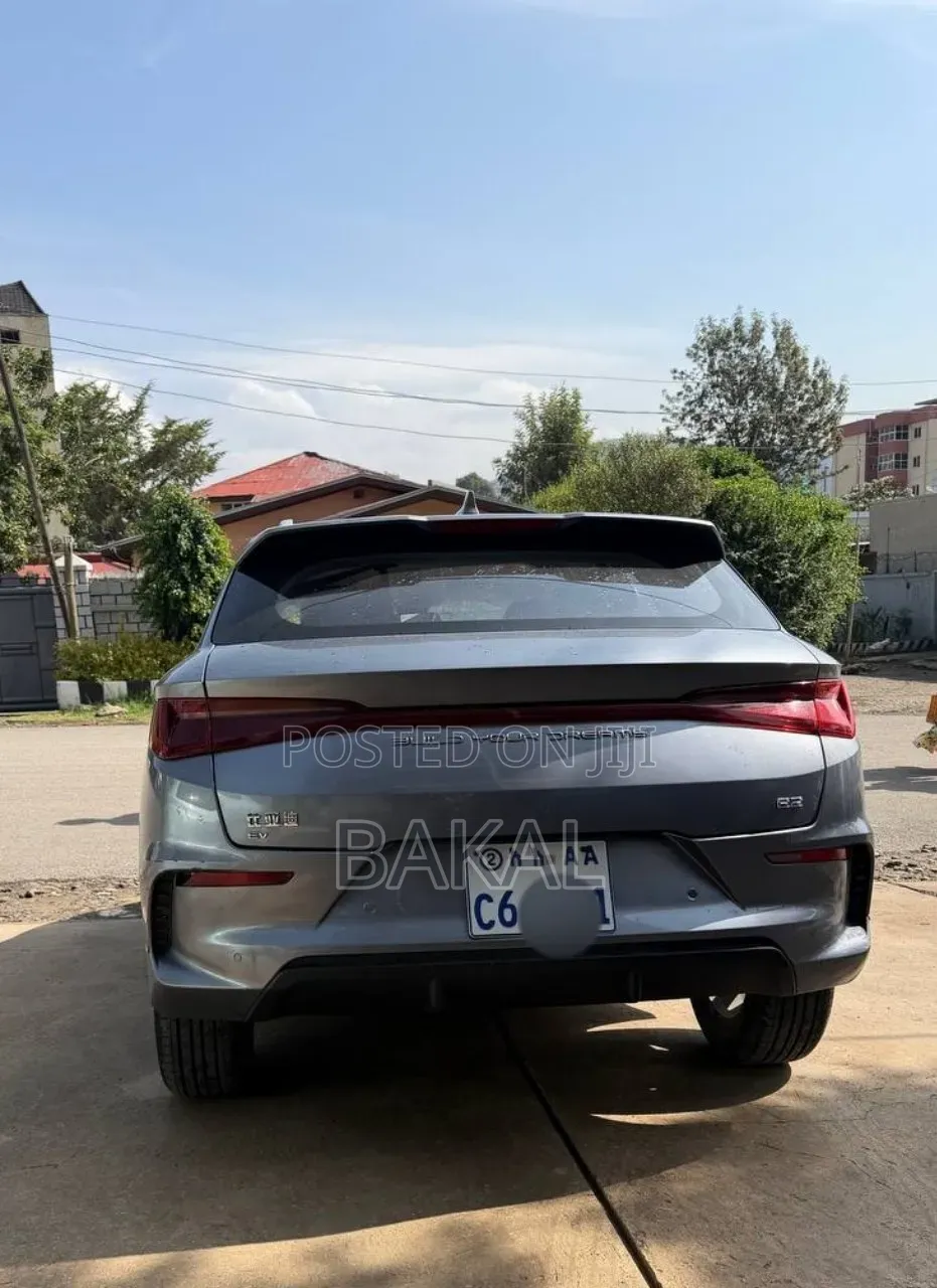BYD E2 43 kWh 94 hp FWD 2025 Gray