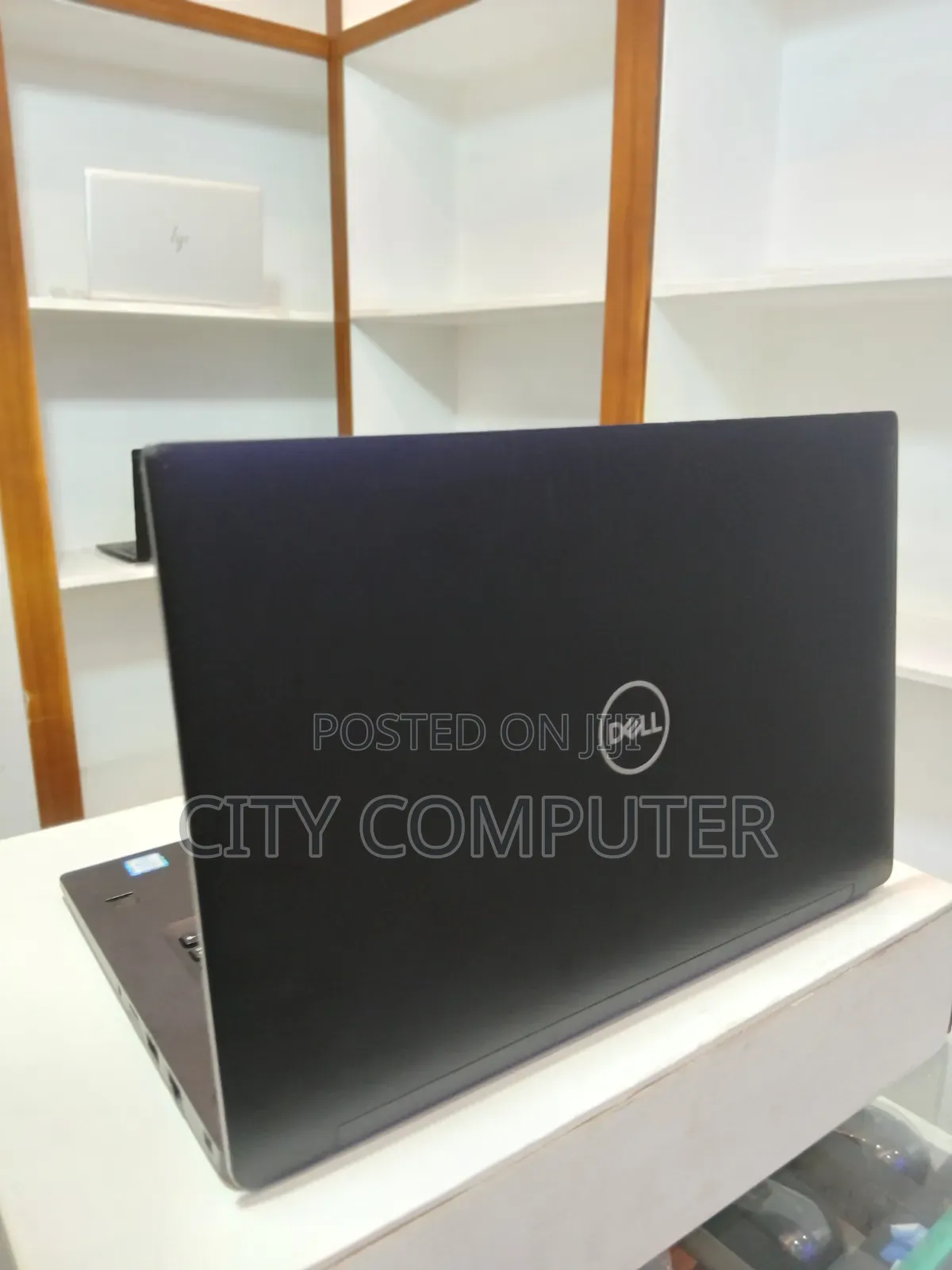 New Laptop Dell G15 5511 8GB Intel Xeon SSD 512GB