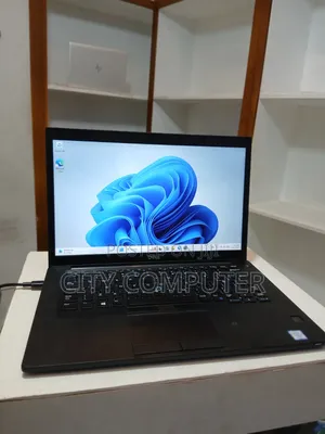 New Laptop Dell G15 5511 8GB Intel Xeon SSD 512GB