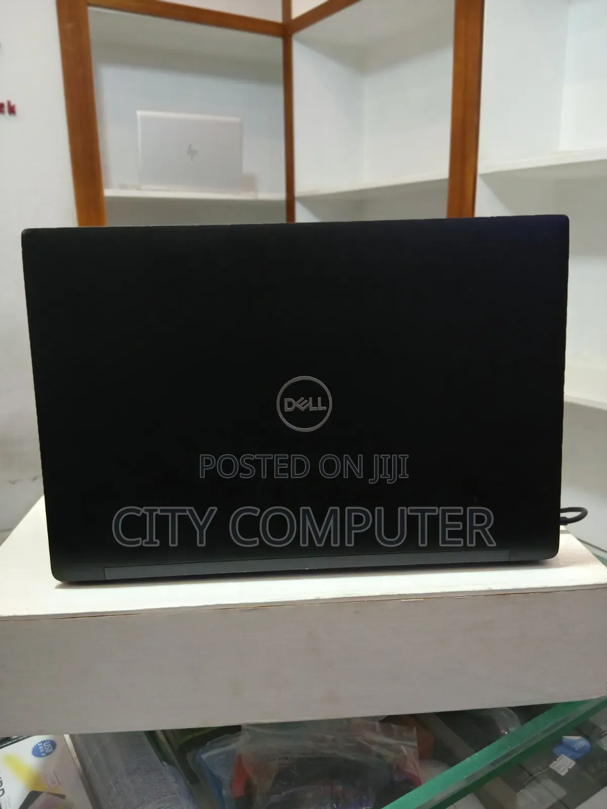 New Laptop Dell G15 5511 8GB Intel Xeon SSD 512GB