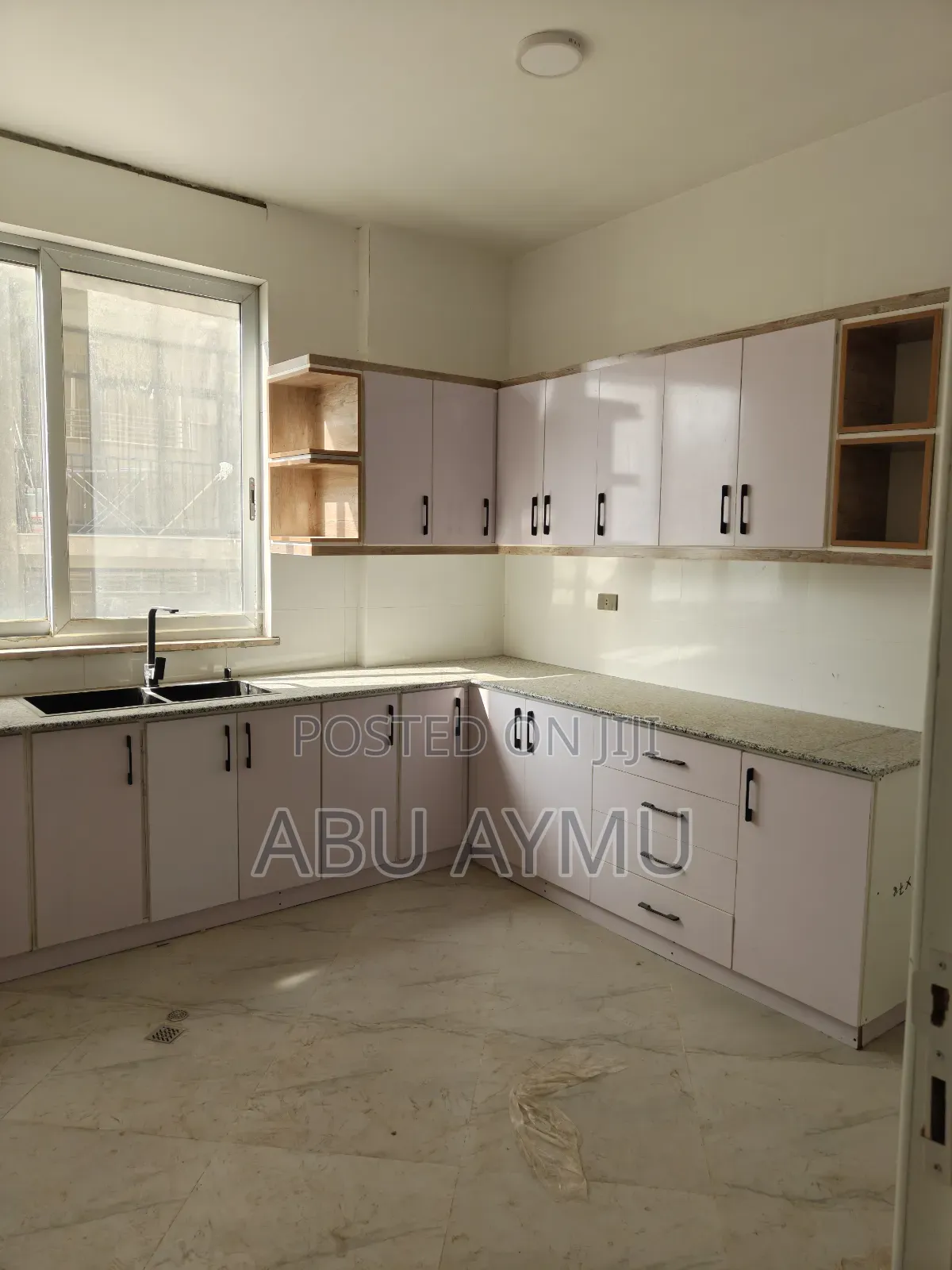 4bdrm Apartment in Lakomelza Apartments, Yeka for sale