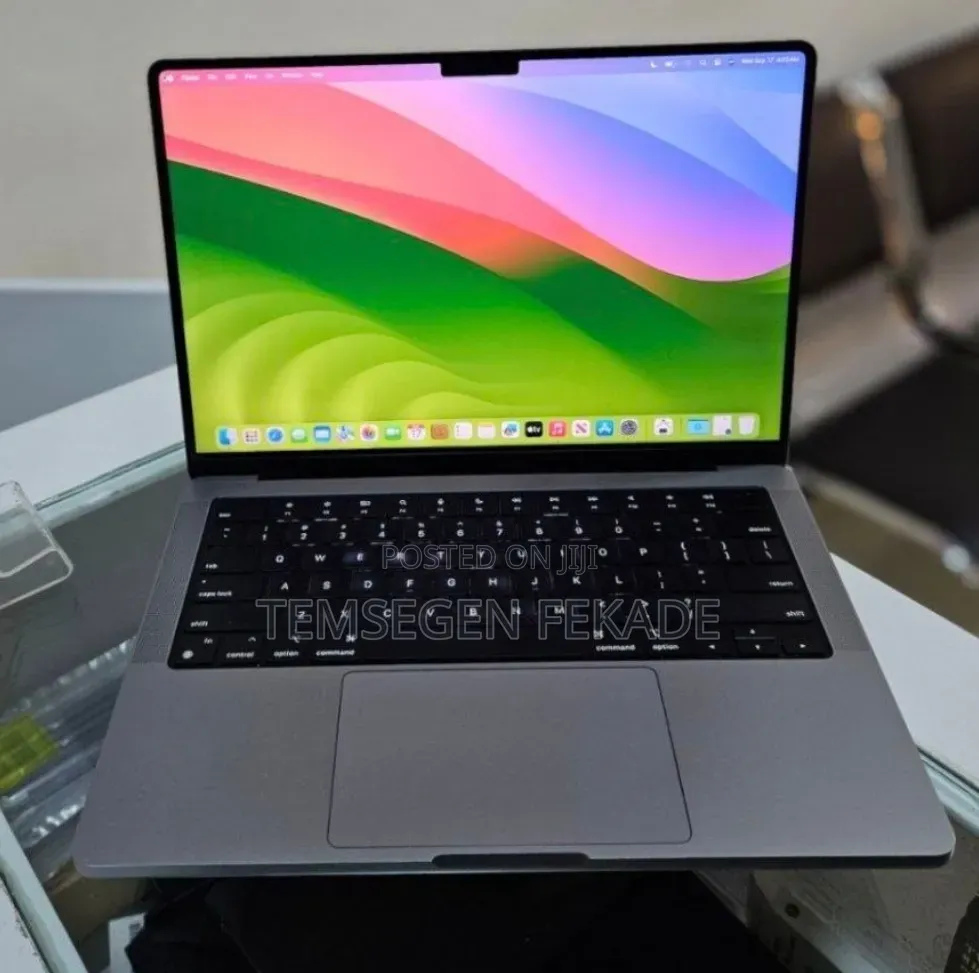 New Laptop Apple MacBook Pro 2020 M1 16GB Apple M1 Pro SSD 512GB