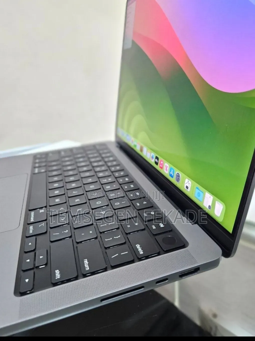 New Laptop Apple MacBook Pro 2020 M1 16GB Apple M1 Pro SSD 512GB