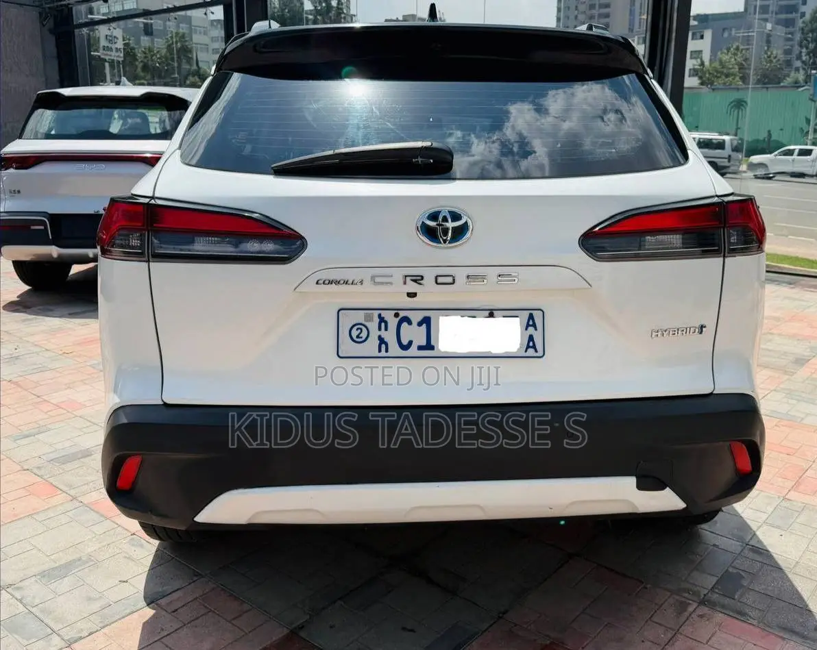 Toyota Corolla Cross Hybrid 2023 White