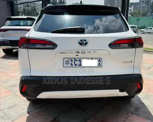 Toyota Corolla Cross Hybrid 2023 White