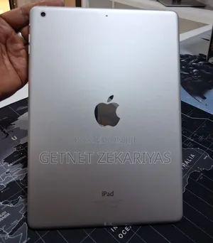 New Apple iPad Air 64 GB Silver
