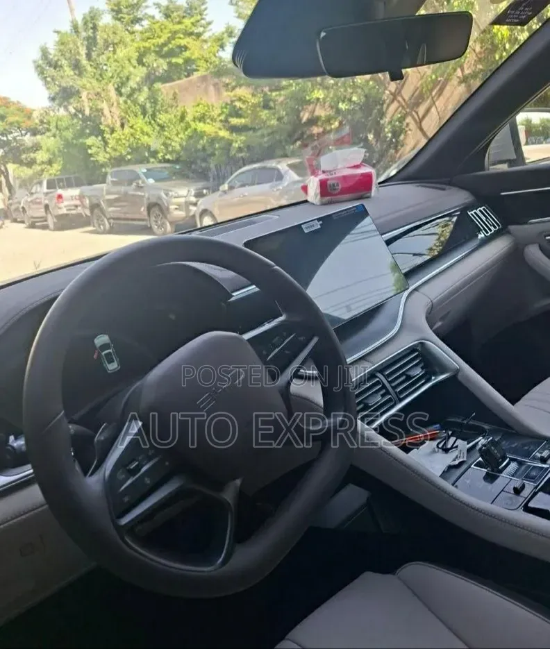 BYD Song Plus DM-i 2025 Silver