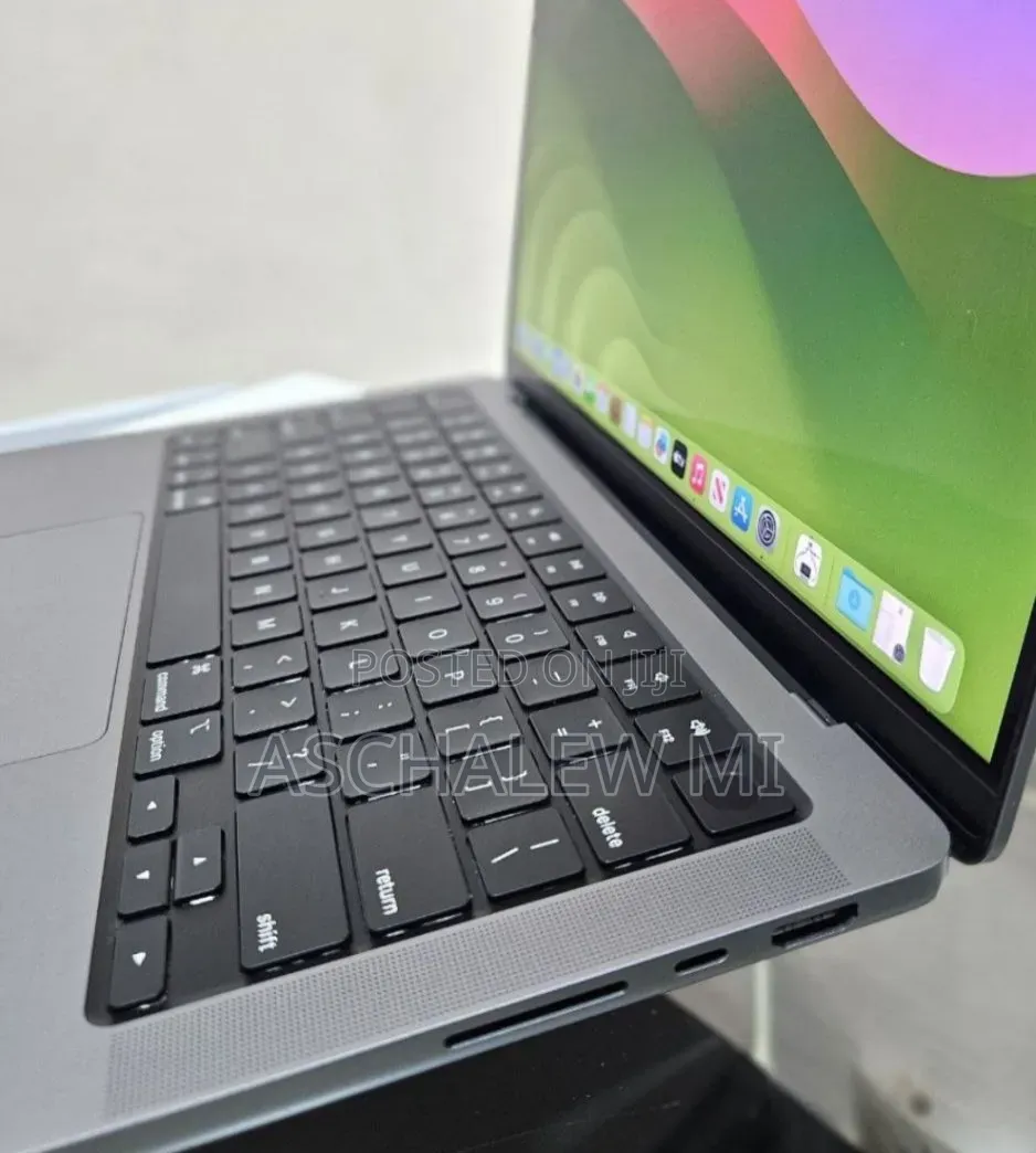 New Laptop Apple MacBook Pro 2021 M1 16GB Apple M1 Pro SSD 512GB