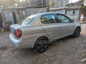 Toyota Platz 2001 Silver