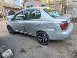 Toyota Platz 2001 Silver