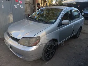 Toyota Platz 2001 Silver
