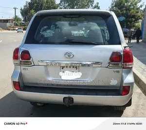 Toyota Land Cruiser 2010 Silver