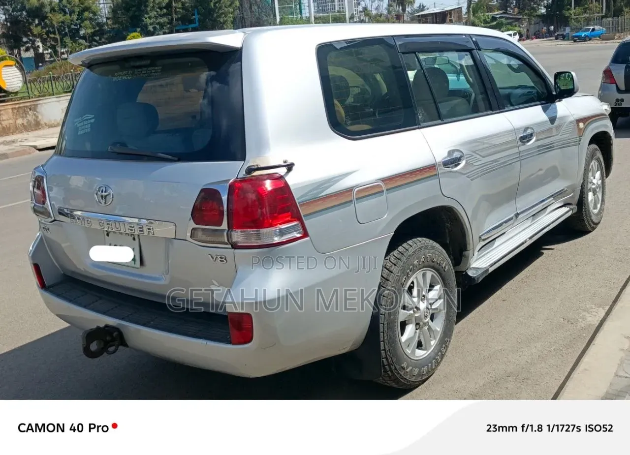 Toyota Land Cruiser 2010 Silver