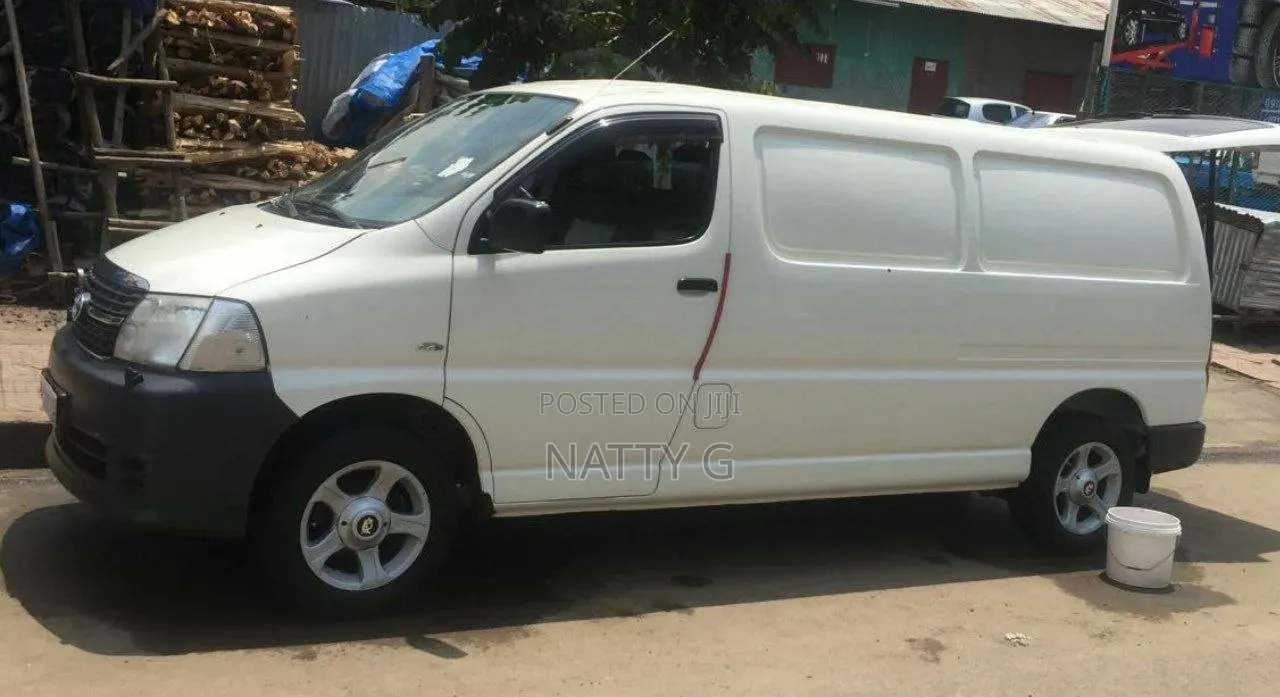 Toyota HiAce 2011 White