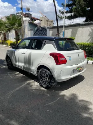 Suzuki Swift 2022 White