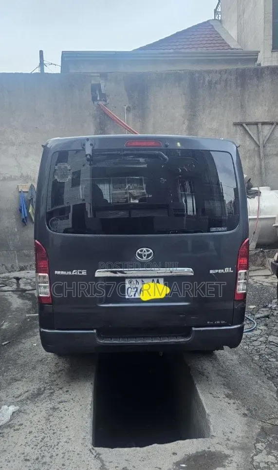 Toyota HiAce 2007 Black