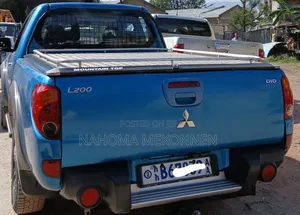 Mitsubishi L200 2009 Blue