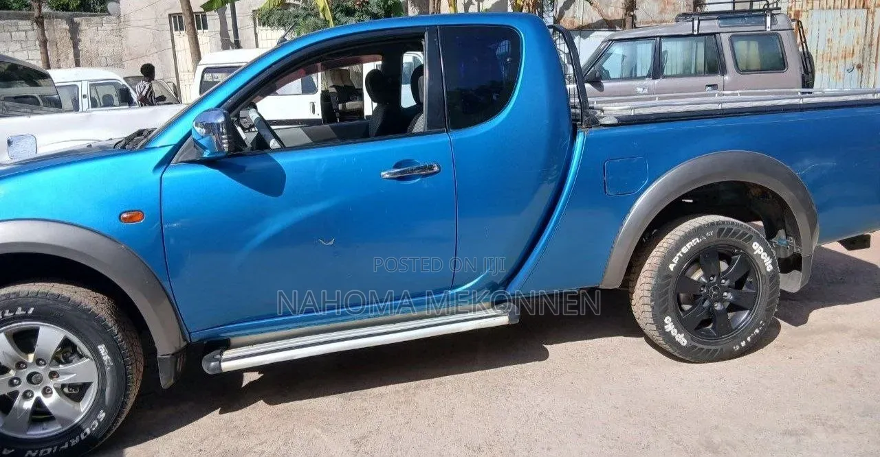Mitsubishi L200 2009 Blue