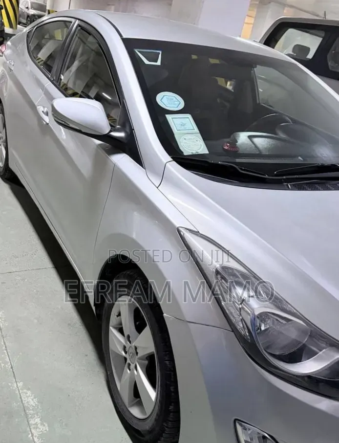 Hyundai Elantra 2012 Silver