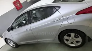 Hyundai Elantra 2012 Silver