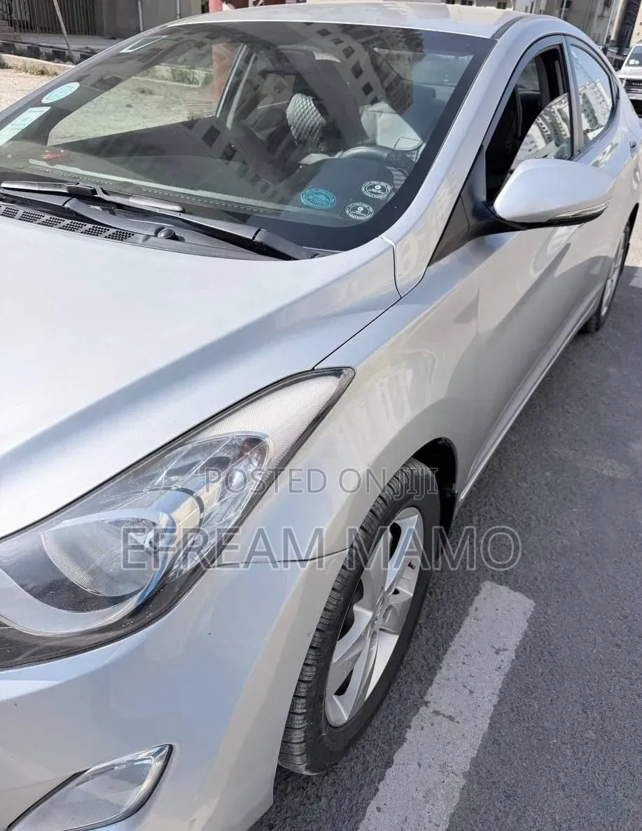 Hyundai Elantra 2012 Silver