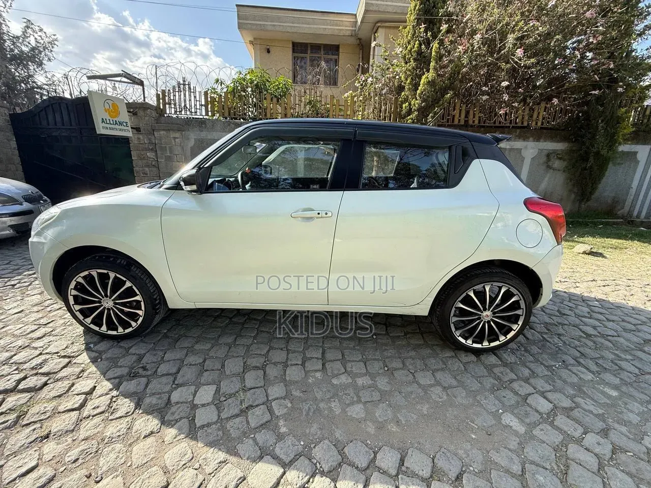 Suzuki Swift 2022 White