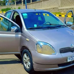 Toyota Vitz 2002 Pink