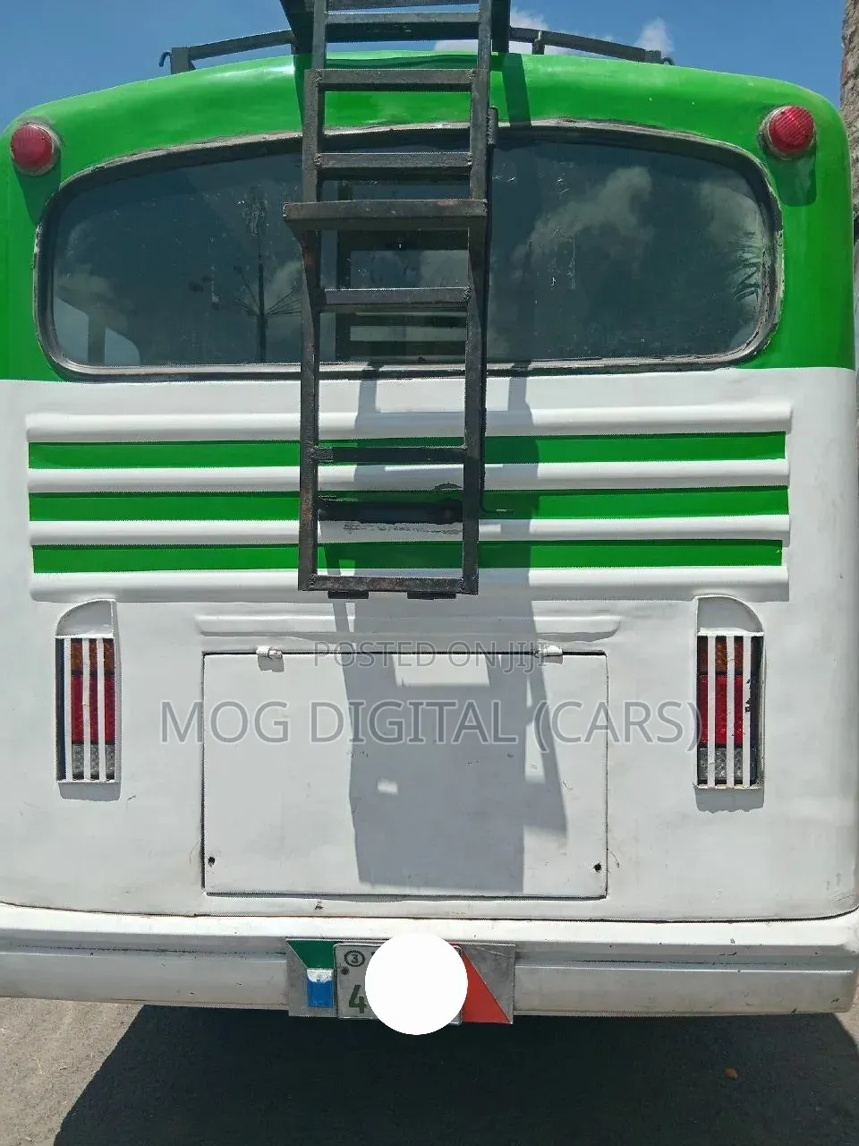 Isuzu NQR 2002 White