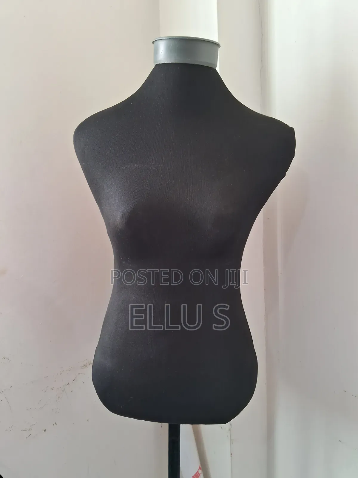 Mannequin Almost New