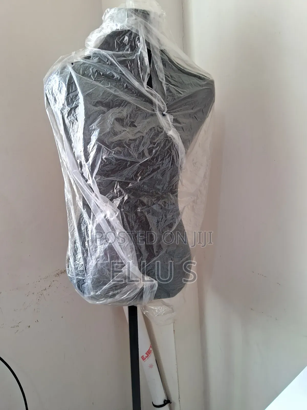 Mannequin Almost New