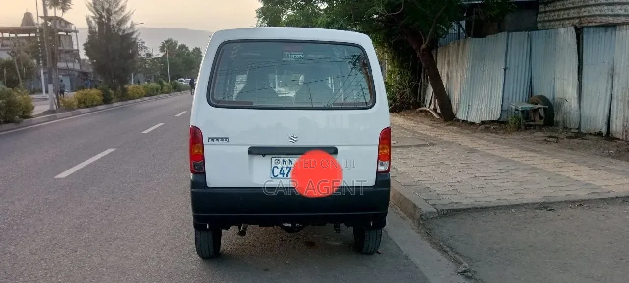 Bus 2023 White