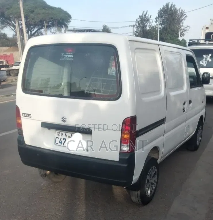 Bus 2023 White