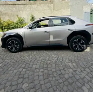 Toyota bZ4X 2023 Gold