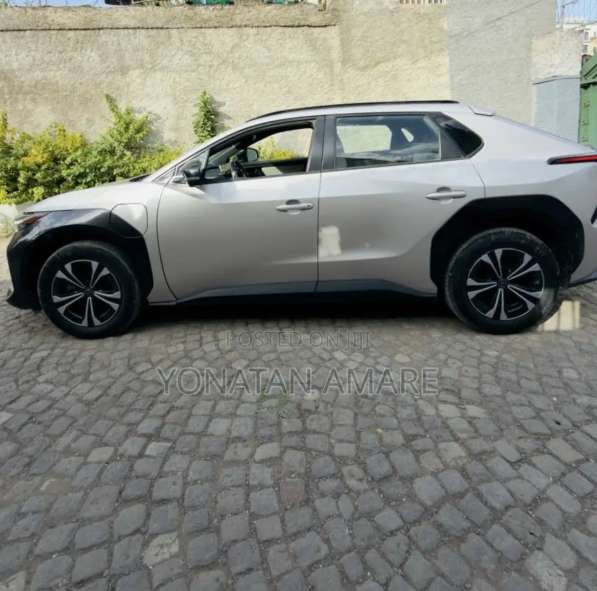 Toyota bZ4X 2023 Gold