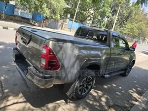 Toyota Hilux 2021 Gray