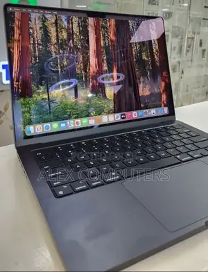 New Laptop Apple MacBook 18GB Apple M3 Pro SSD 512GB