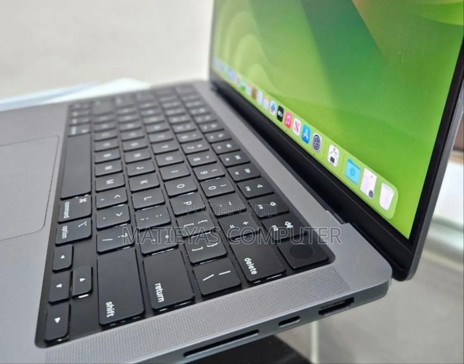 New Laptop Apple MacBook Pro 2021 M1 16GB Apple M1 Pro HDD+SSD 512GB