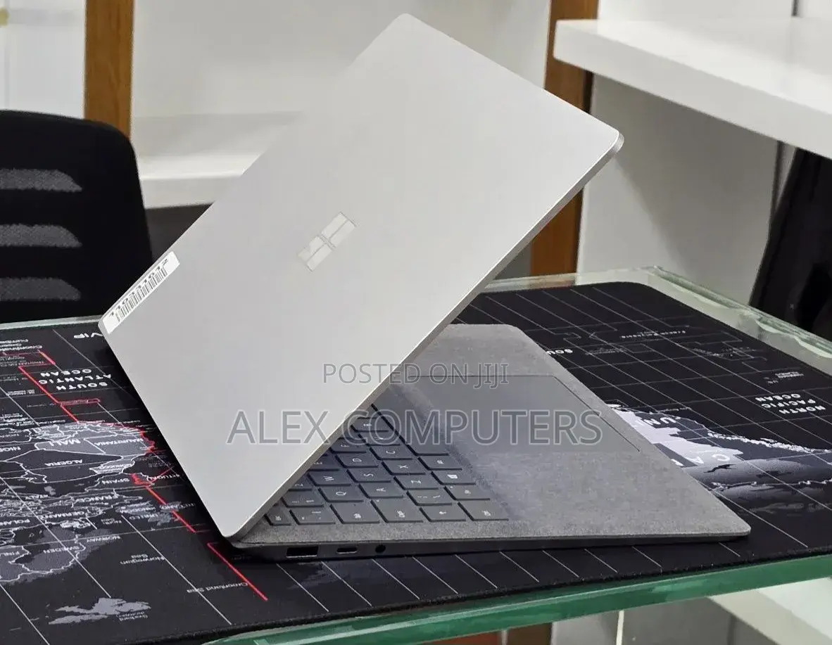 New Laptop Microsoft Surface 16GB Intel Core i5 SSD 512GB